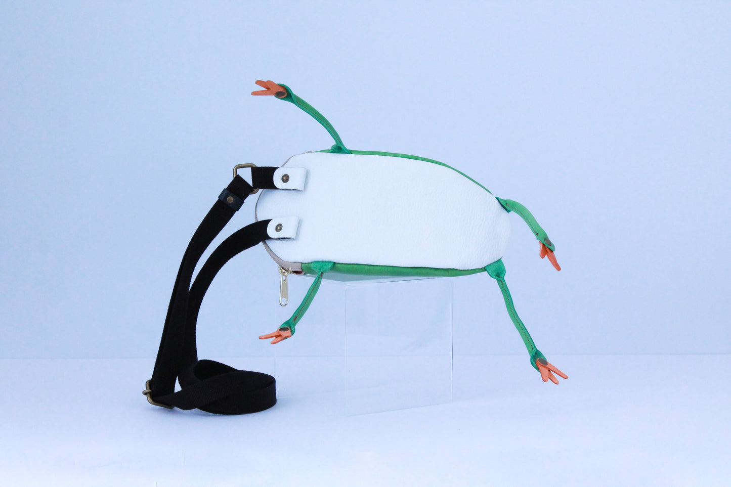 【3月18日晚上7點（台灣時間）轉售】Frog Bag