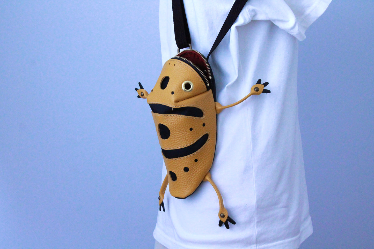【3月18日晚上7點（台灣時間）轉售】Yellow-banded poison dart frog bag