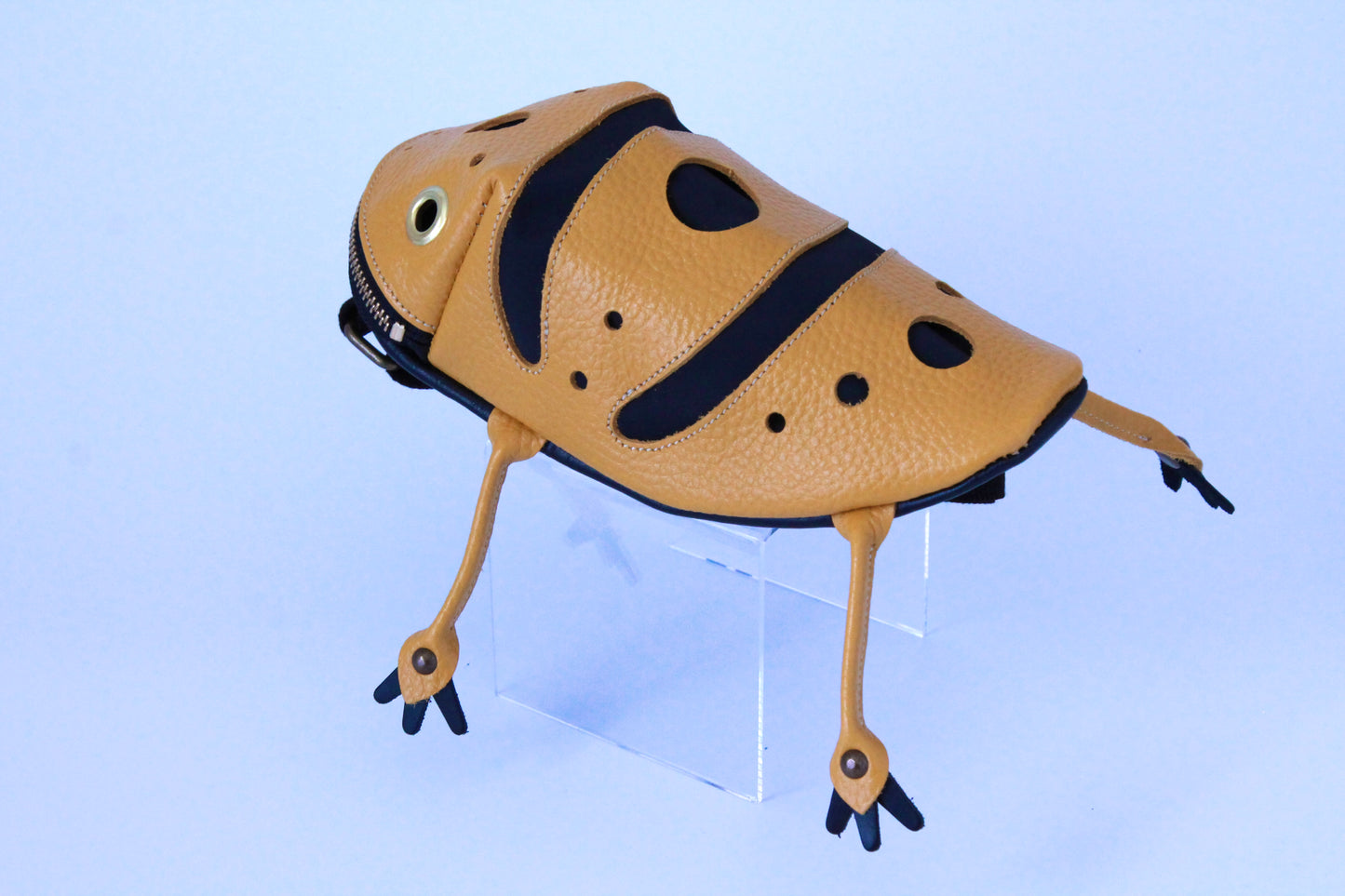 【3月18日晚上7點（台灣時間）轉售】Yellow-banded poison dart frog bag