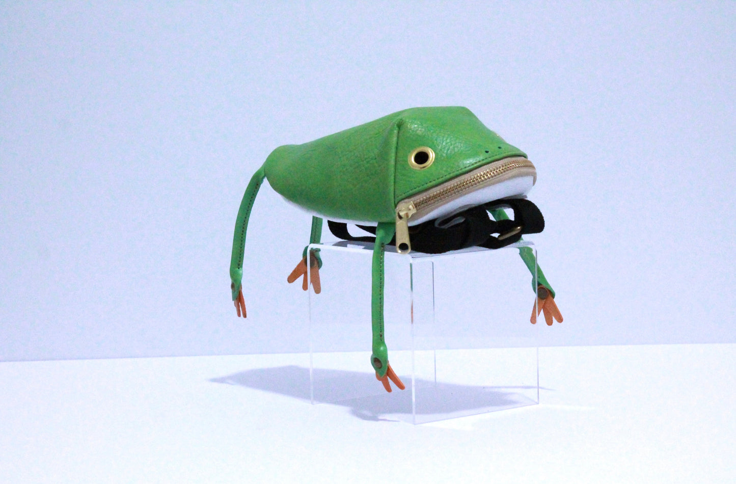 【3月18日晚上7點（台灣時間）轉售】Frog Bag