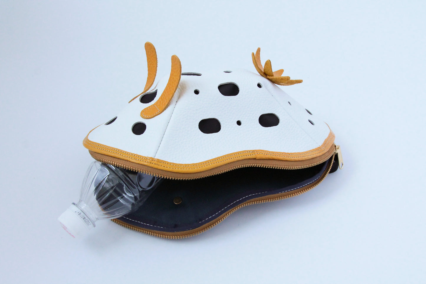 【Restock at 8:00 PM (Japan time) on July 20.】 White Sea Slug Bag