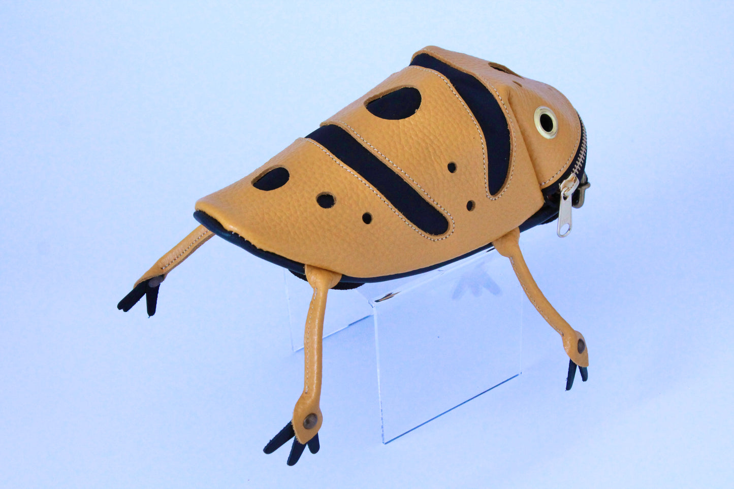 【3月18日晚上7點（台灣時間）轉售】Yellow-banded poison dart frog bag
