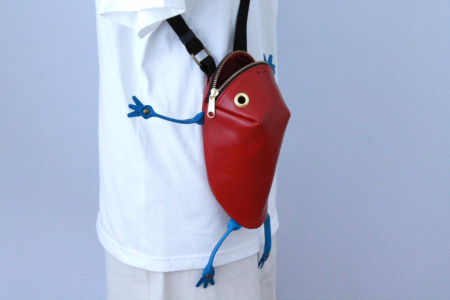 【Restock at 8:00 PM (Japan time) on July 20.】 Strawberry poison dart frog bag