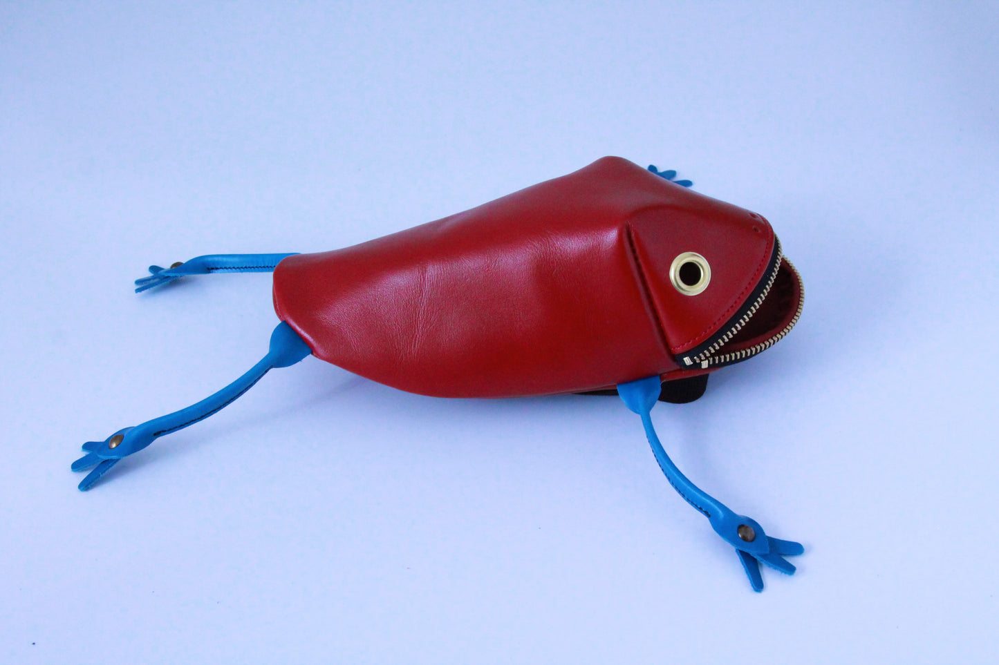 【Restock at 8:00 PM (Japan time) on July 20.】 Strawberry poison dart frog bag