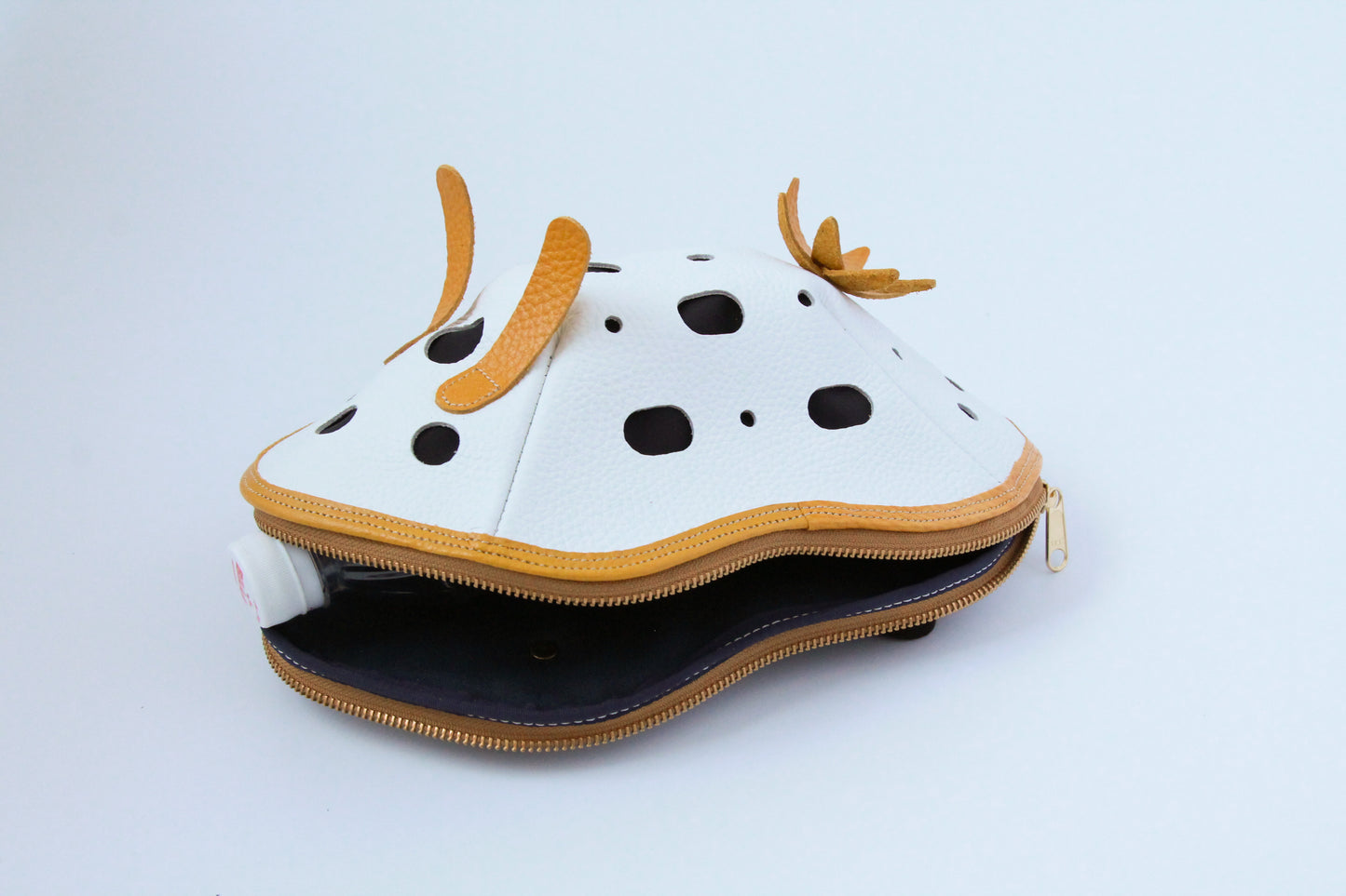 【Restock at 8:00 PM (Japan time) on July 20.】 White Sea Slug Bag