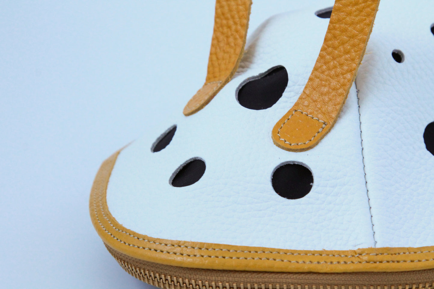【Restock at 8:00 PM (Japan time) on July 20.】 White Sea Slug Bag