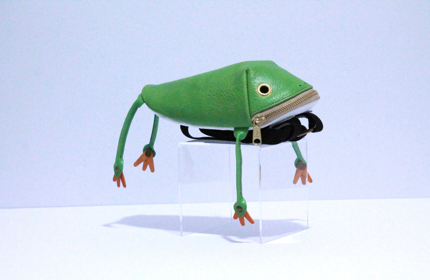 【3月18日晚上7點（台灣時間）轉售】Frog Bag