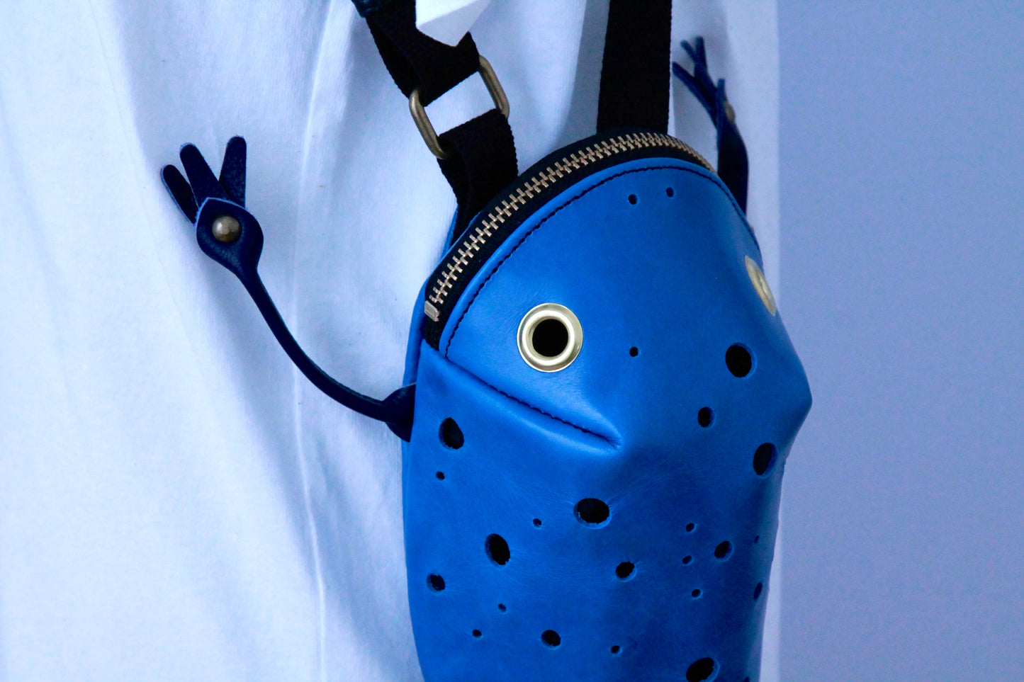 【Restock at 8:00 PM (Japan time) on July 20.】 Cobalt poison dart frog bag