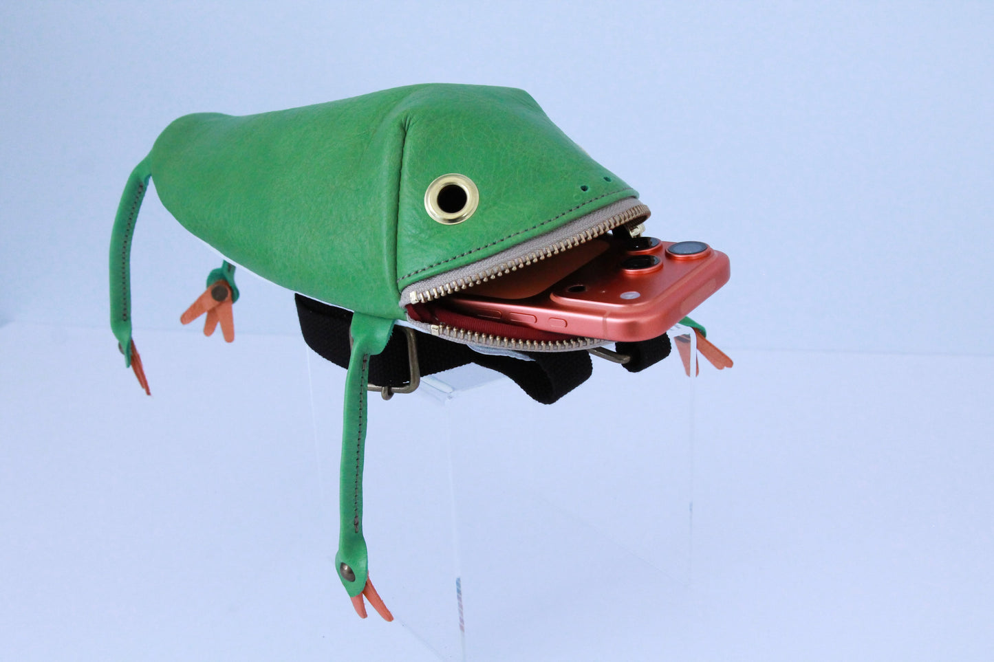 【3月18日晚上7點（台灣時間）轉售】Frog Bag